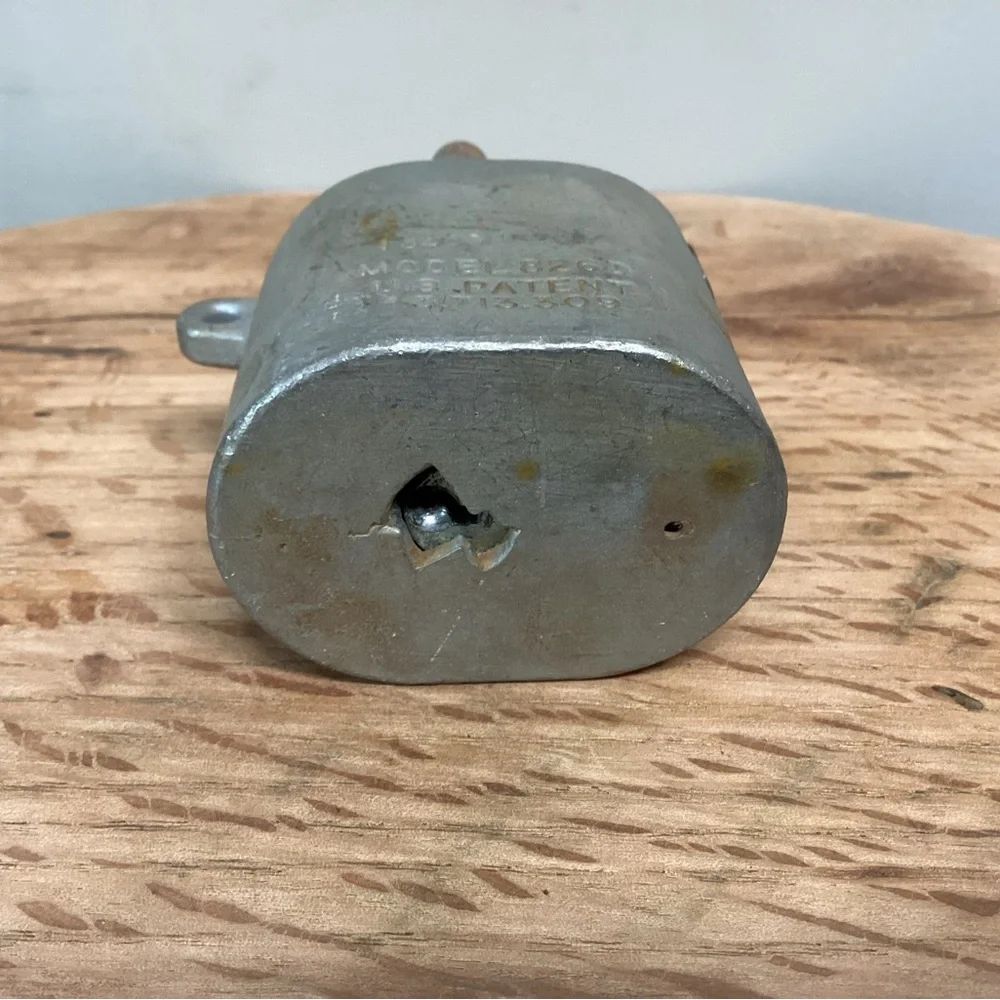 Vintage - Sargent & Greenleaf Inc. 1983 Padlock - Huge & Heavy - Collectible - Picture 8 of 13